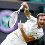 Wimbledon prohíbe la participación de tenistas rusos y bielorrusos solo en 2022, declaran los organizadores