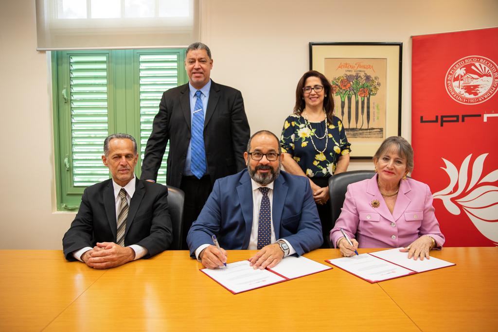 UPR-RP anuncia programa de becas “Adelanta en la IUPI”, auspiciado por la Asociación de Ejecutivos de Cooperativas de Puerto Rico