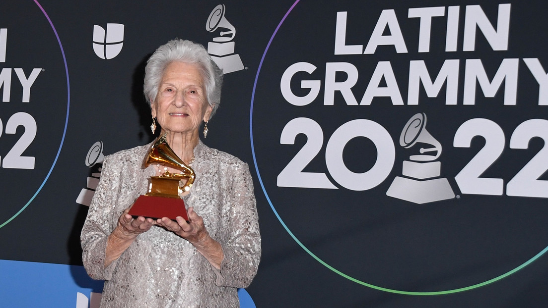 Una cubana de 95 años se convierte en la ganadora de más edad de un Latin Grammy
